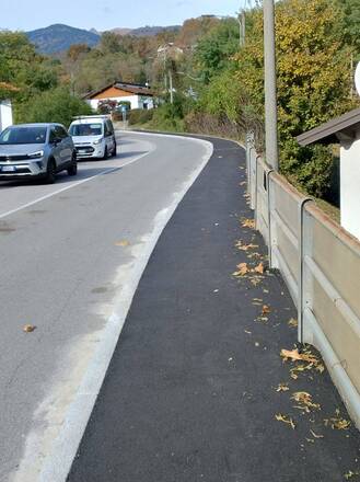 Nuovo marciapiede in via Per Possaccio