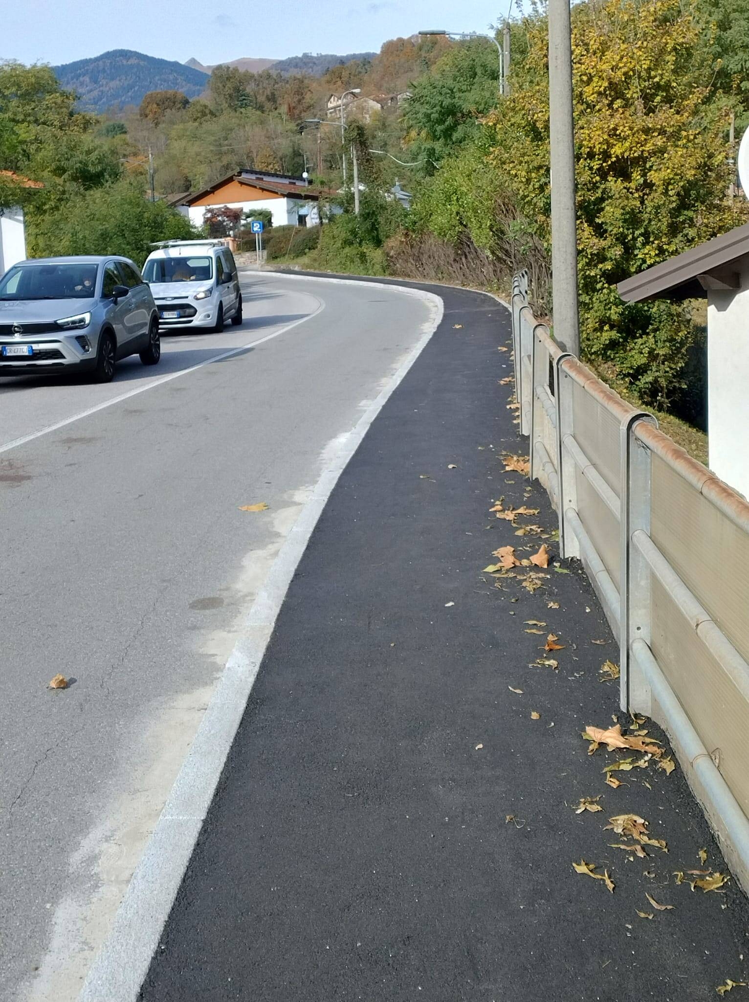 Immagine: Nuovo marciapiede in via Per Possaccio