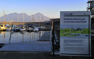 Pontile per imbarcazioni elettriche porto di Intra