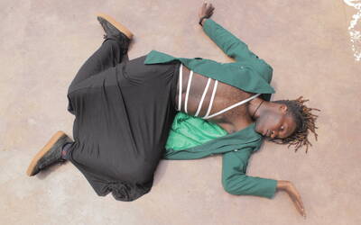 Immagine: 1 LAND OF SOGA - Haman Mpadire 