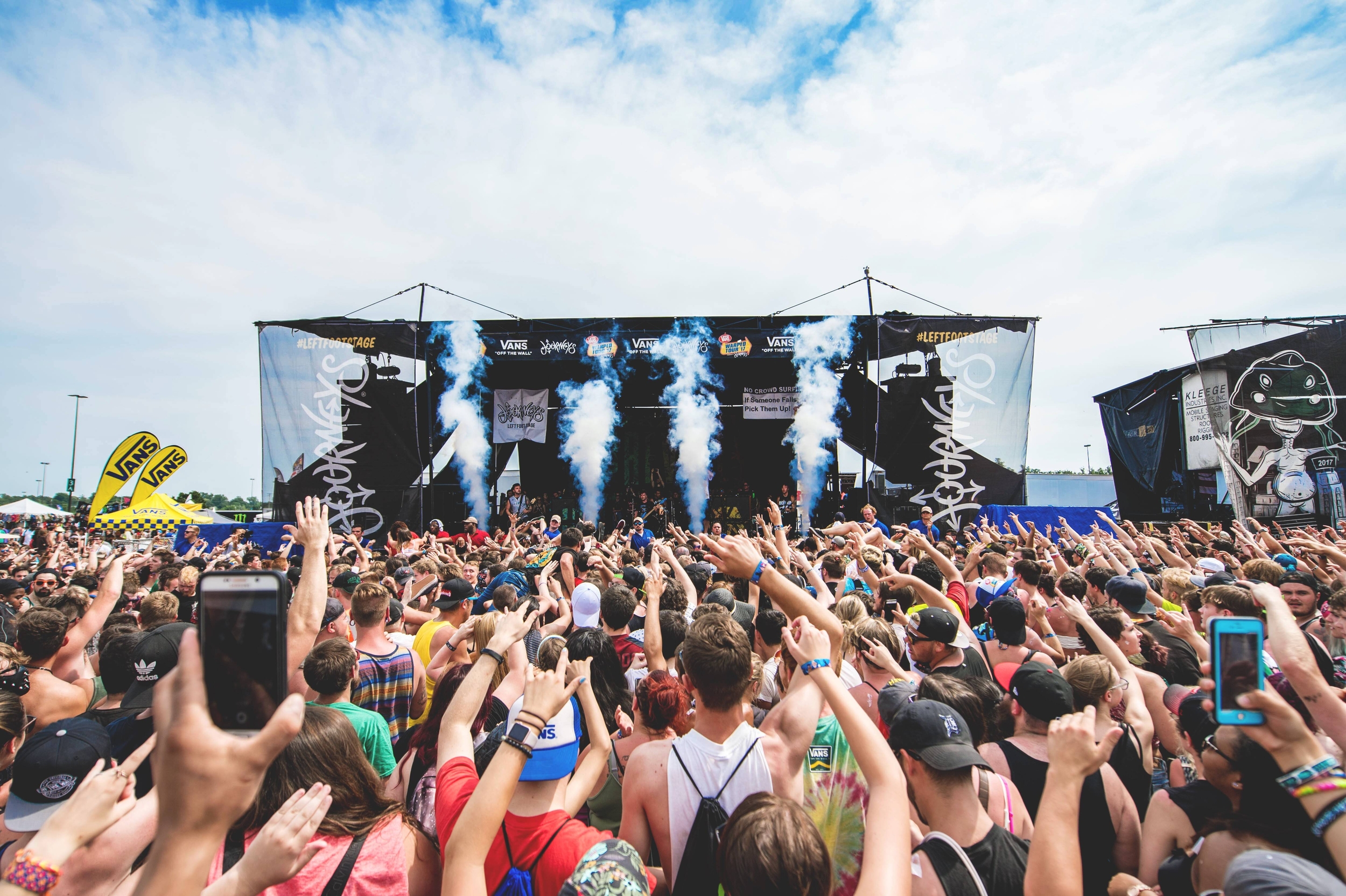 Immagine: crowd_iprevail_warped