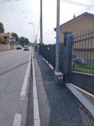 Costruzione del nuovo marciapiede su c.so Italia