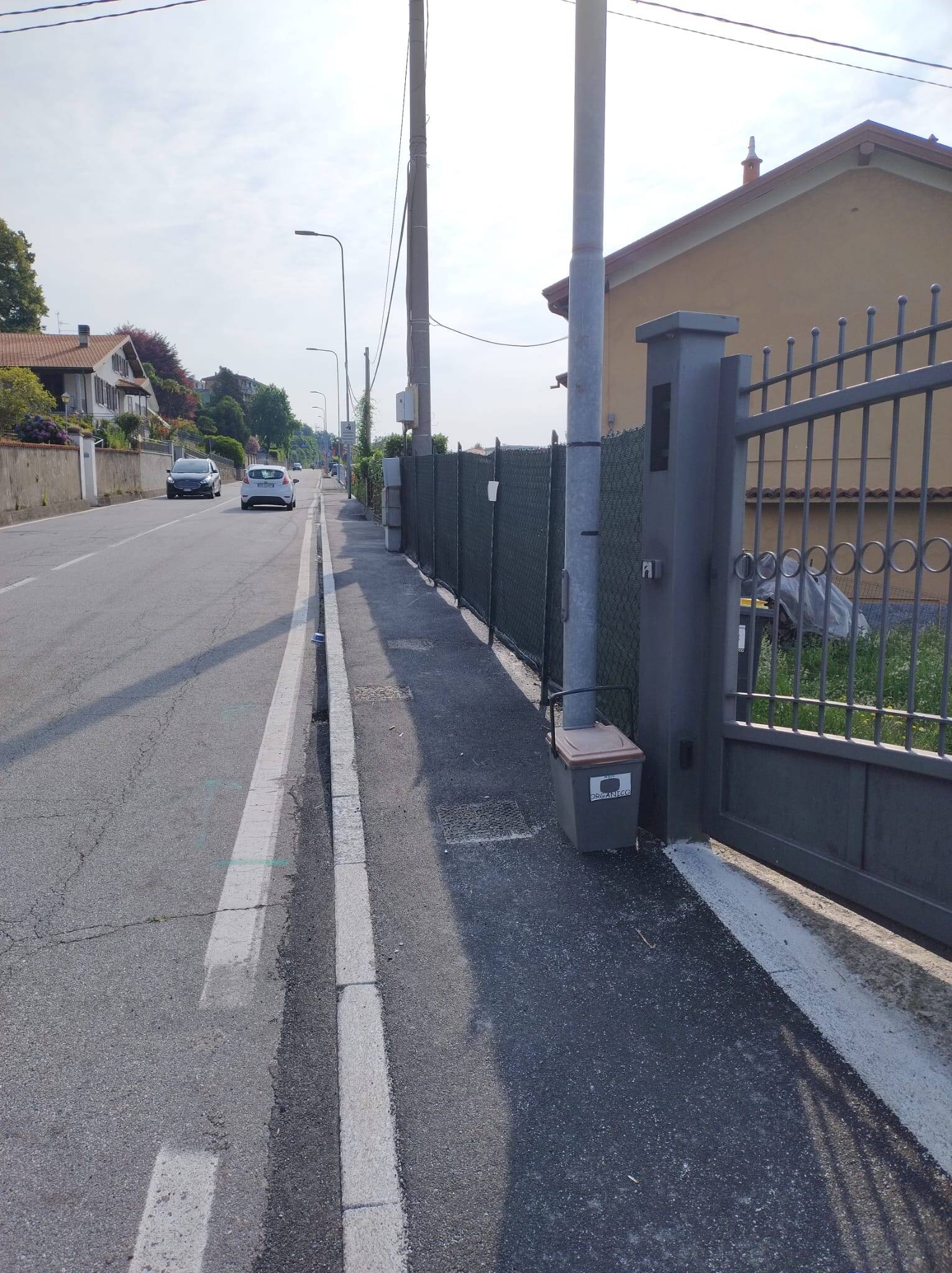 Immagine: marciapiede zoverallo