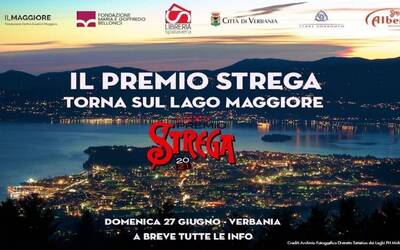 Foto notturna di Verbania e del lago