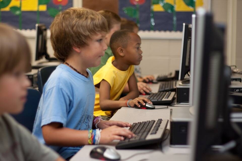 Immagine: Studenti computer